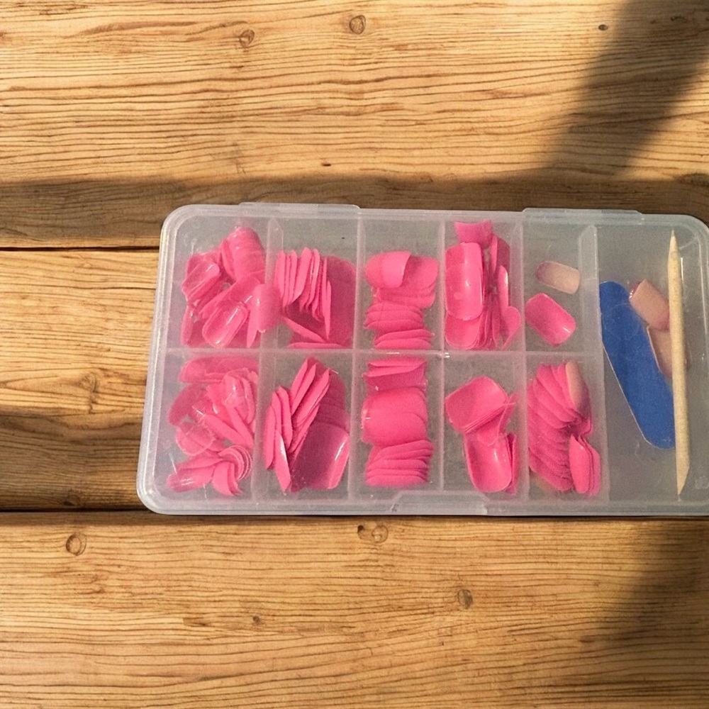 Multi-Color Glue On Nails with Storage Box